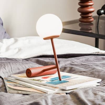 Menu Phare Led-bordslampa I Mörkrött – Toppklassval – uppladdningsbar lampa bäst i test 2026