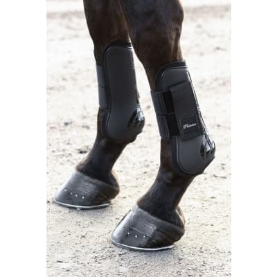 Källquist Protector Benskydd + Strykkappor - Svart – Optimal luftning – benskydd häst bäst i test 2026